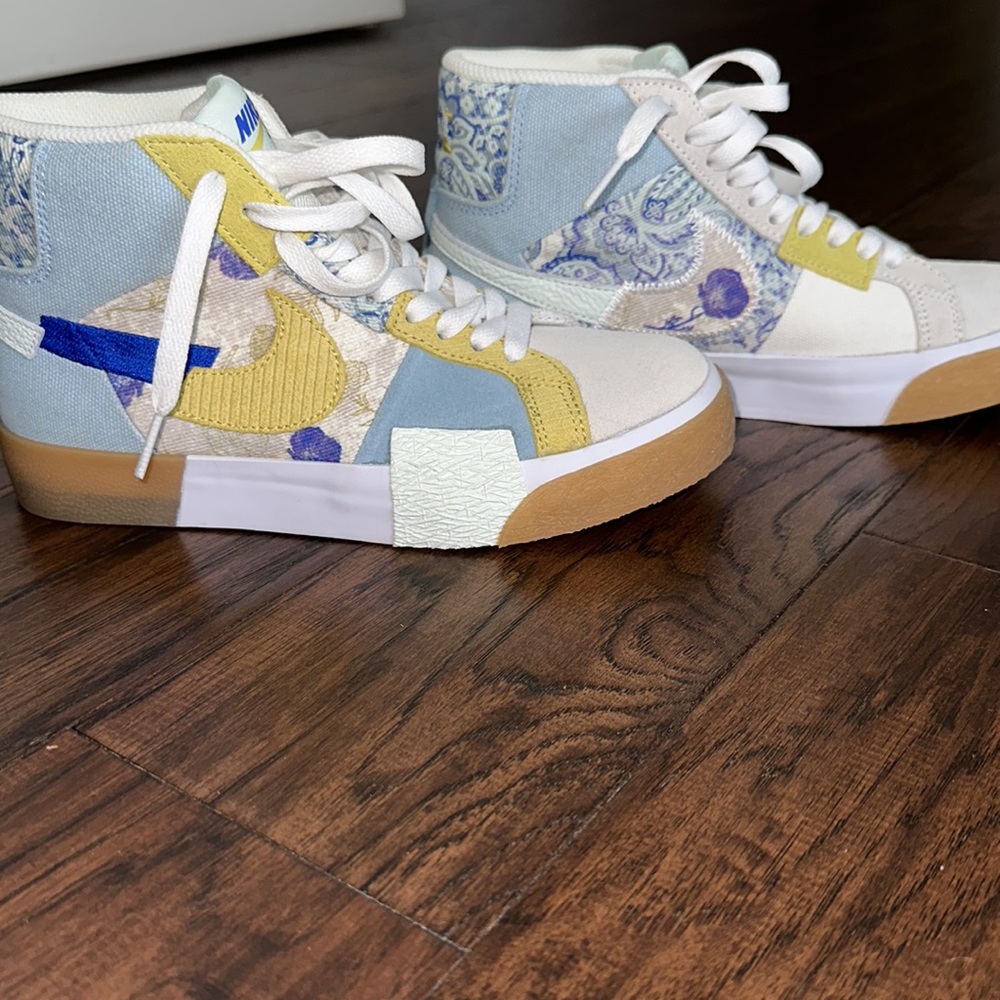 NWT Women NIKE SB Hightop Sneakers